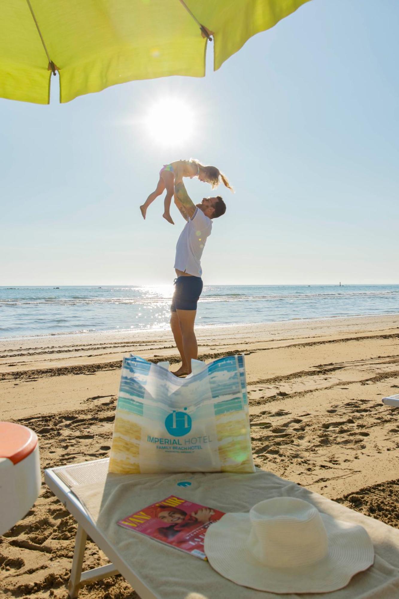 Una Hotels Imperial Beach Hotel Маротта Экстерьер фото